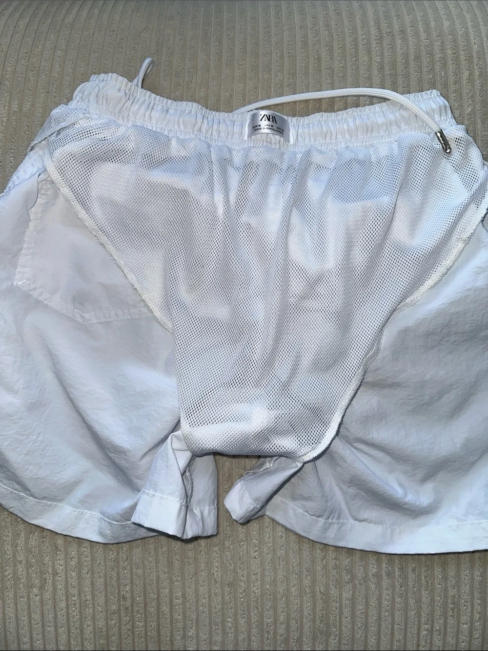 ZARA Men’s White Drawstring Elastic Waist Swim Shorts in Size M
